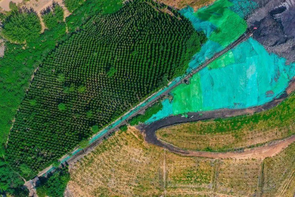 低碳技术：矸石填埋生态修复 - 告别黑色伤疤，重塑绿色家园的智慧方案