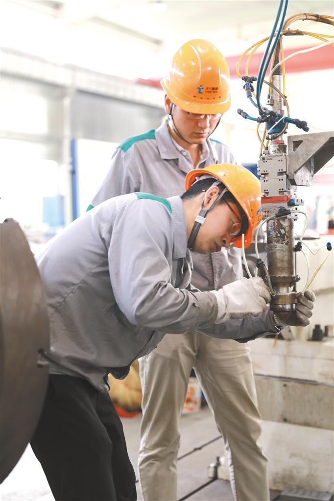 晋矿智造研:采煤机智能调高系统如何解决煤矿井下精度与效率难题,让开采更安全高效 晋矿智造研:采煤机智能调高系统如何解决煤矿井下精度与效率难题,让开采更安全高效