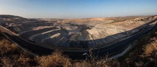 地质数字技术:煤层厚度图谱如何精准透视地下煤层,提升煤矿开采效率与安全 地质数字技术:煤层厚度图谱如何精准透视地下煤层,提升煤矿开采效率与安全