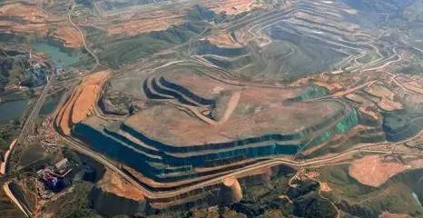 地质数字技术:煤层厚度图谱如何精准透视地下煤层,提升煤矿开采效率与安全 地质数字技术:煤层厚度图谱如何精准透视地下煤层,提升煤矿开采效率与安全