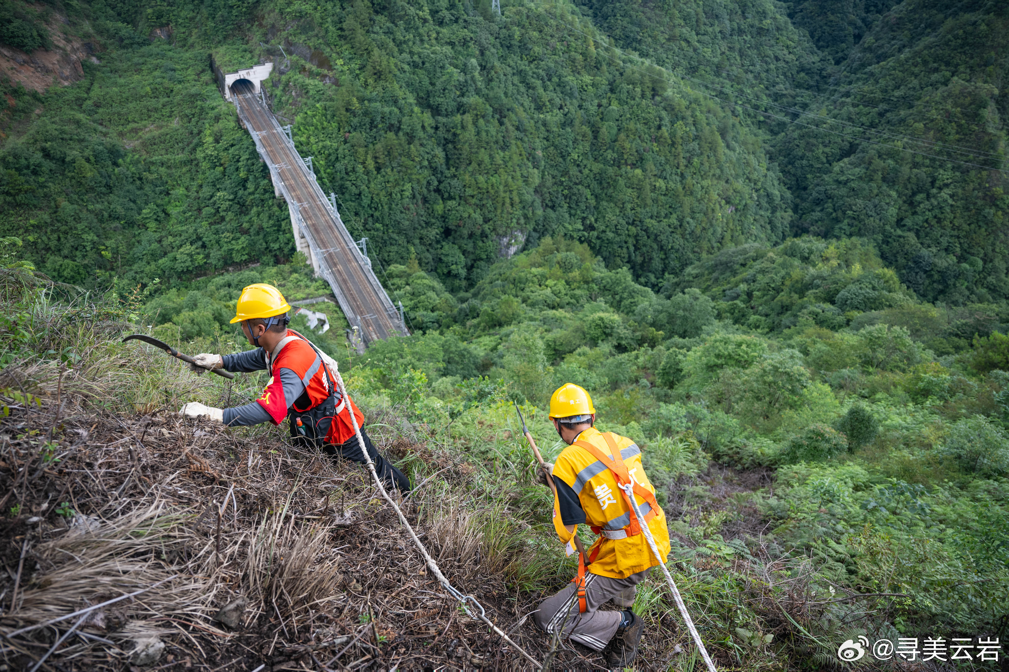 地质数字技术:疏散规划优化——精准计算每一秒,让紧急疏散从盲目奔跑变有准备转移 地质数字技术:疏散规划优化——精准计算每一秒,让紧急疏散从盲目奔跑变有准备转移