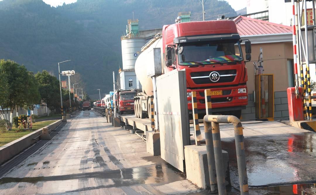 低碳技术:水泥混合材配比优化,轻松降低碳排放,提升水泥性能 低碳技术:水泥混合材配比优化,轻松降低碳排放,提升水泥性能