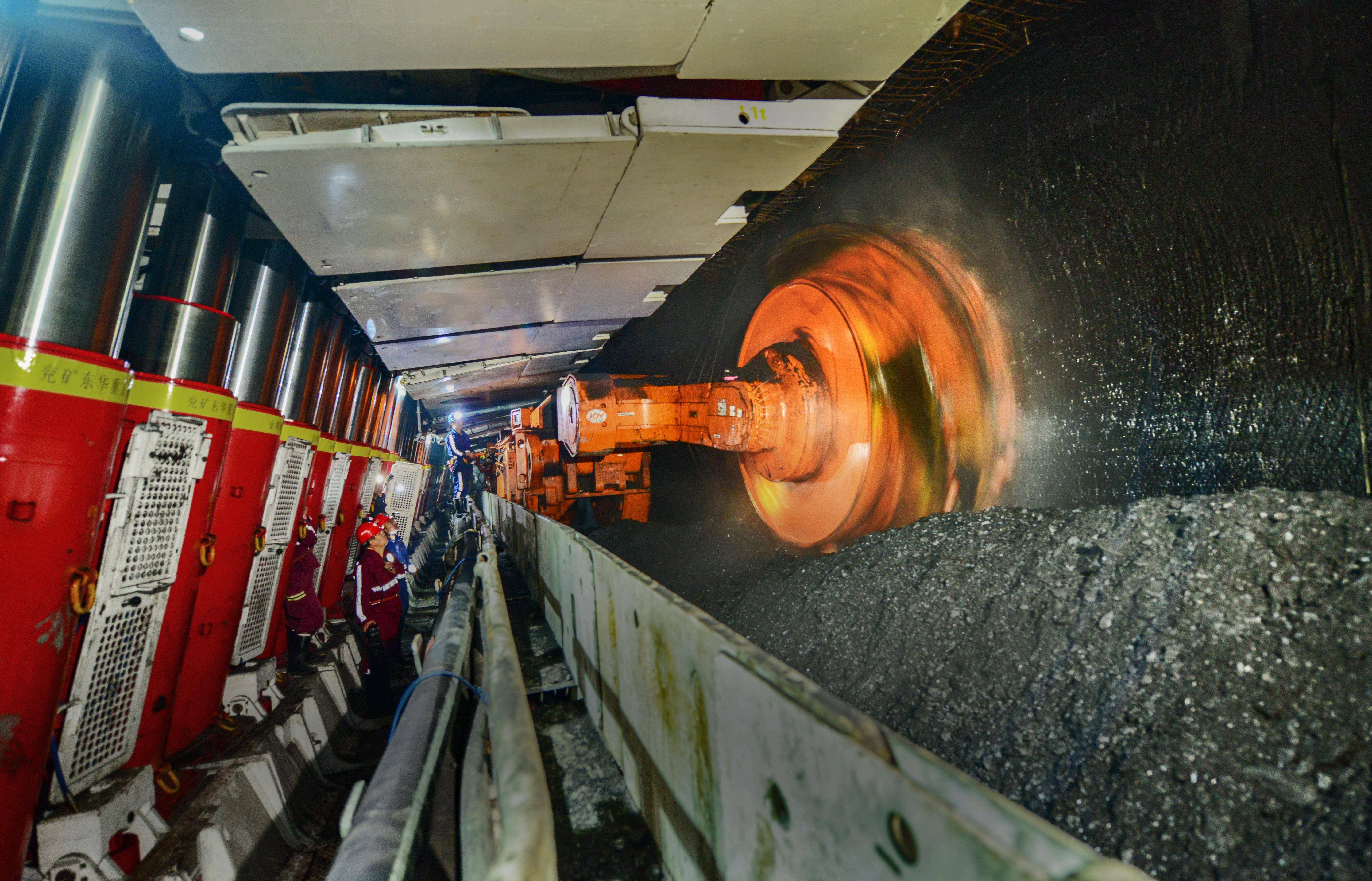 晋矿智造研:综采协同调整技术如何让煤矿开采更安全高效 晋矿智造研:综采协同调整技术如何让煤矿开采更安全高效